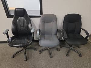 lot 18553 image: Set of 3 - Office Chairs