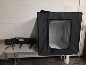 lot 4378 image: Photography Lighting Kit w Picturing Box