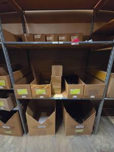 lot 21014 image: Assorted Lot of Briggs and Stratton Parts and More