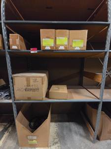 lot 21016 image: Briggs & Stratton Small Engine Parts Lot