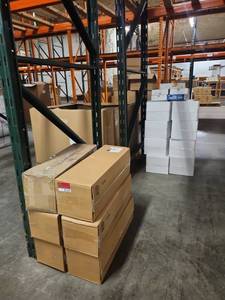 lot 21105 image: Weber Manifold Assembly and Humidifier Filters