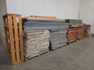 lot 21117 image: Industrial Pallet Racking System w Metal Shelving Beams