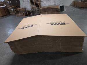 lot 21148 image: DHL eCommerce Corrugated Cardboard Boxes