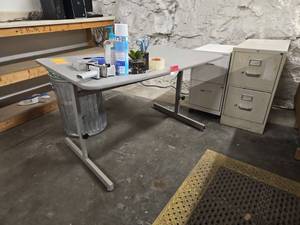 lot 21193 image: Office Desk Supplies & Organization Lot