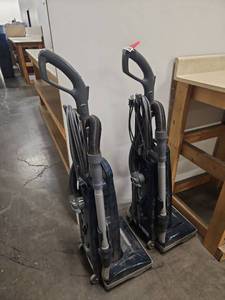 lot 21195 image: Cirrus Vacuum CR79 Household Upright Cleaner 1300W