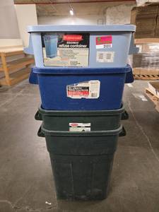 lot 21211 image: 30 Gallon Refuse Container - Set of 4