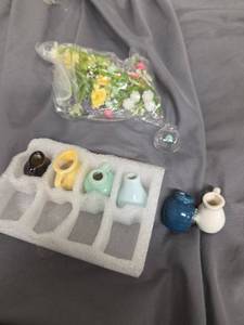 lot 455 image: Mini Vase Fridge Magnets  - Retail $0