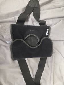 lot 460 image: Medium Knee Brace - Retail $0
