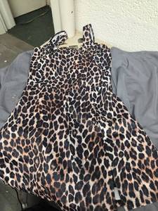 lot 478 image: Size Small Swimsuit Dress Built-in Shorts - Retail $0