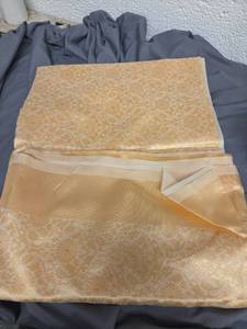 lot 493 image: Gold Saree - Retail $0