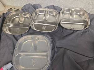 lot 501 image: Four Pack Stainless Steel To Go Containers with Lids, One Lid Cracked - Retail $0