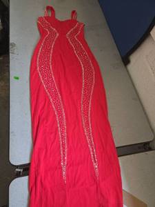 lot 509 image: Medium Red Dress - Retail $0