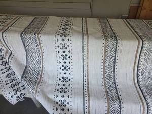 lot 518 image: 7FT X 5FT Rug - Retail $0
