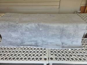 lot 520 image: 47X 72 Furry Grey Rug - Retail $0