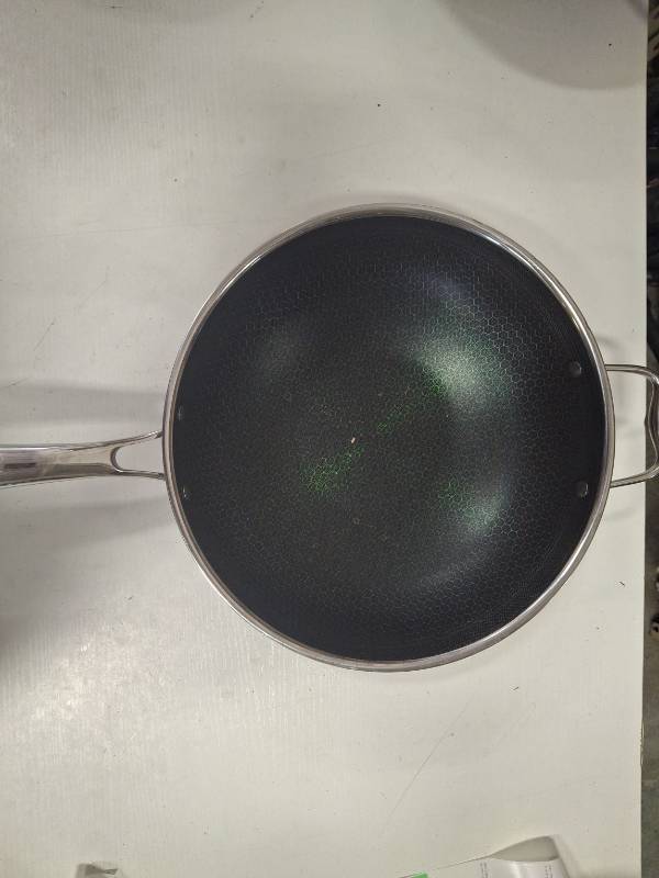 lot 3747 image: Hexclad 12 Inch Wok Pan