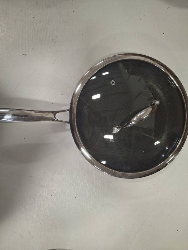 lot 3795 image: Hexclad 10 Inch Fry Pan With Lid