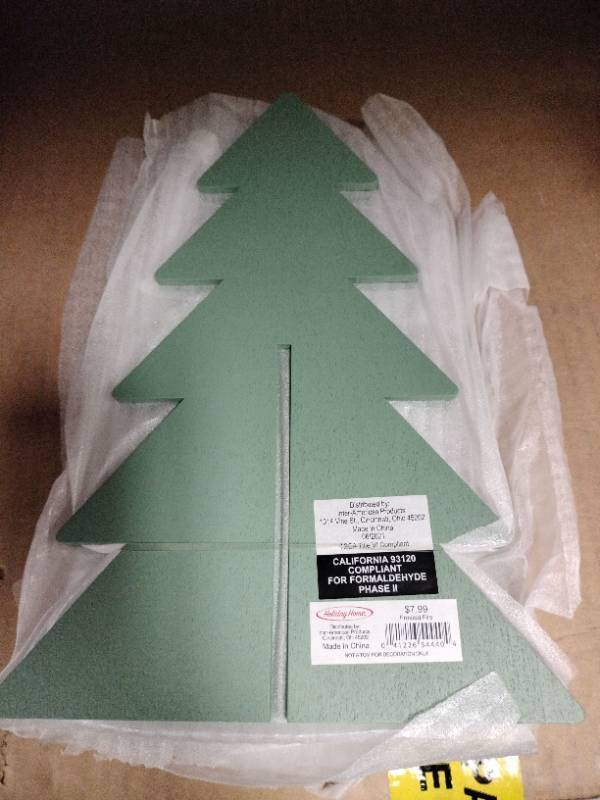 lot 10041 image: Kroger Holiday Home 11In. wood Tree - Solid Green - 3 Pcs - Retail - $14.99