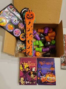 lot 64159 image: Halloween Party Decorations, Ghosts, Skeletons - Retail $0