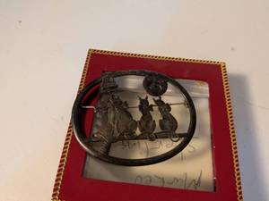 lot 9 image: Truart Sterling Brooch Four Cats Oval Frame