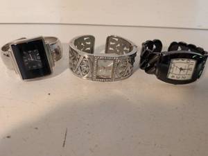 lot 16 image: Fashion Jewelry Watches Lot 3 Quartz Pieces Band