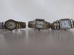 lot 38 image: Lot of 3 Fashion Watches with Square and Round Faces