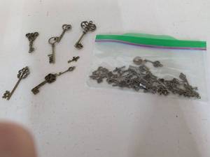 lot 43 image: Decorative Key Charms Lot 50 Pieces Assorted Sizes