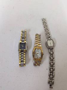 lot 46 image: Lot of 3 Quartz Watches with Metal Bracelets