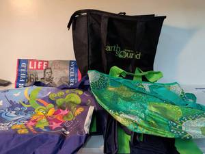lot 53 image: Promotional Tote Bag Lot Earth Sour, Central Bank, LIFE Magazine - 4 Items