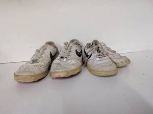lot 98 image: Nike Court Force Low 2 Pairs Youth Sneakers Size US 4.5 White