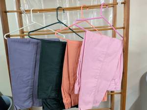 lot 110 image: 4 Pairs Womens Pants Lot Pink Navy Black Coral Size 20P