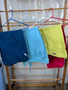 lot 114 image: Lia Vanderbilt Womens Shorts Lot 4 Pieces Size 20 Blue Yellow Red