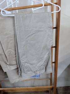 lot 115 image: Dockers Mens Pants Size 42x30 Lot of 4
