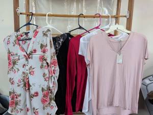 lot 138 image: Womens Clothing Lot 6 Pieces Mixed Sizes rue21 and Other Brands