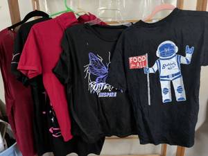 lot 140 image: Graphic T-Shirt Lot 5 Pieces Black Red Butterflies Food Bubbas variety sizes