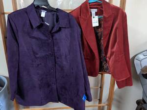 lot 142 image: BFA Classics Womens Blazer Size 3X Navy Blue and Worthington Blazer Size 12 Red Lot