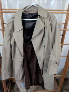 lot 173 image: London Fog Maincoats Trench Coat Beige
