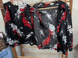 lot 186 image: Jennifer G Womens Blouses Size 12 Red White Black Floral Print Lot 365
