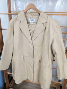 lot 190 image: Venezia Vitale Leather Blazer Size 6