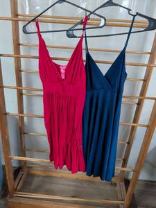 lot 192 image: Mix brand womens sleeveless dresses size M lot 2 pieces