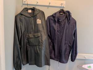 lot 105 image: Lot of 2 Hooded Windbreaker Jackets Size M National Parks Association