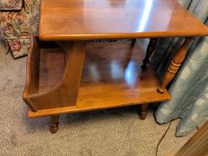 lot 141 image: Ethan Allen side table with magazine holder solid maple
