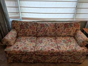 lot 142 image: Broyhill Upholstery Three-Seat Sofa Floral Print