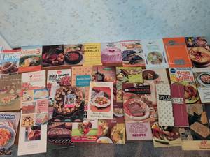 lot 152 image: Lot of 30 Vintage Recipe Books and Cookbooks Collection