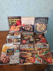 lot 163 image: Slow Cooker Crockpot Cookbook Lot 9 Books Better Homes Gardens Southern Living