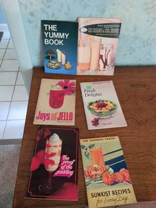 lot 174 image: Lot of 6 Vintage Recipe Books Ice Creams Jello Pudding Sunkist