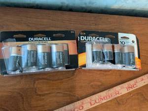 lot 199 image: Duracell D8 Coppertop Alkaline D Batteries 11 Count
