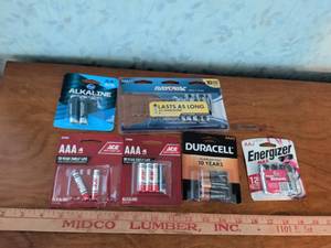 lot 201 image: Battery Lot Alkaline AA AAA Duracell Energizer Rayovac Ace Brand Mixed Sizes