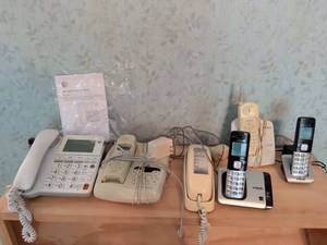 lot 208 image: Lot of Home Telephones AT&T CL4940 VTech RadioShack 900MHz Corded Cordless