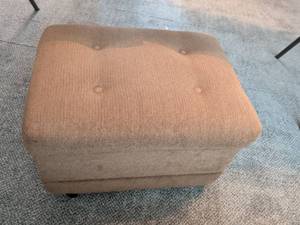 lot 217 image: Upholstered Storage Ottoman with Hinged Lid and wheels