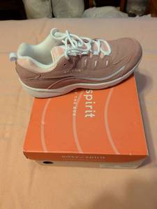 lot 224 image: Easy Spirit Romy Womens Walking Shoe Light Pink 680 Size 7.5 M